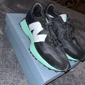 new balance 327 sz 7.5 w/box